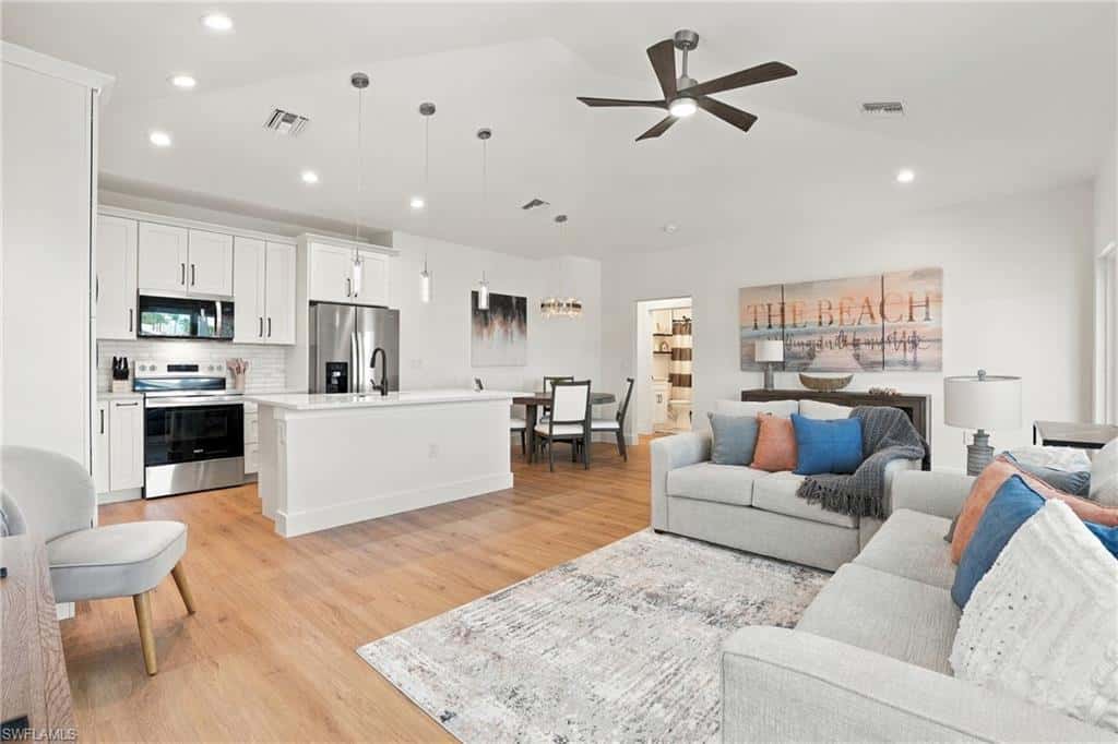 250 Pearl St, Fort Myers Beach, photo 9