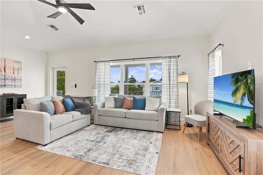 250 Pearl St, Fort Myers Beach, photo 10