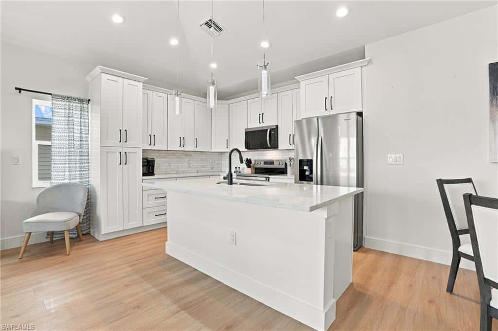 250 Pearl St, Fort Myers Beach, photo 11