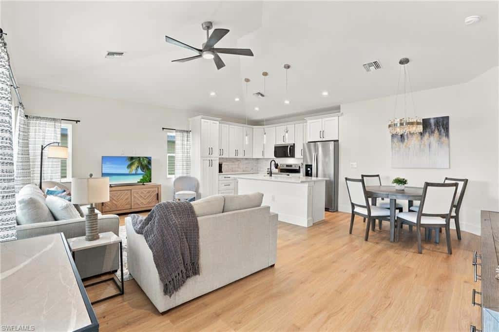 250 Pearl St, Fort Myers Beach, photo 8