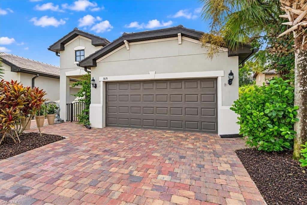 7670 Jacaranda Ln, Naples, photo 6