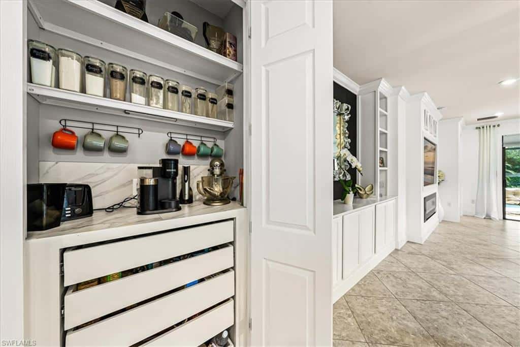 7670 Jacaranda Ln, Naples, photo 12