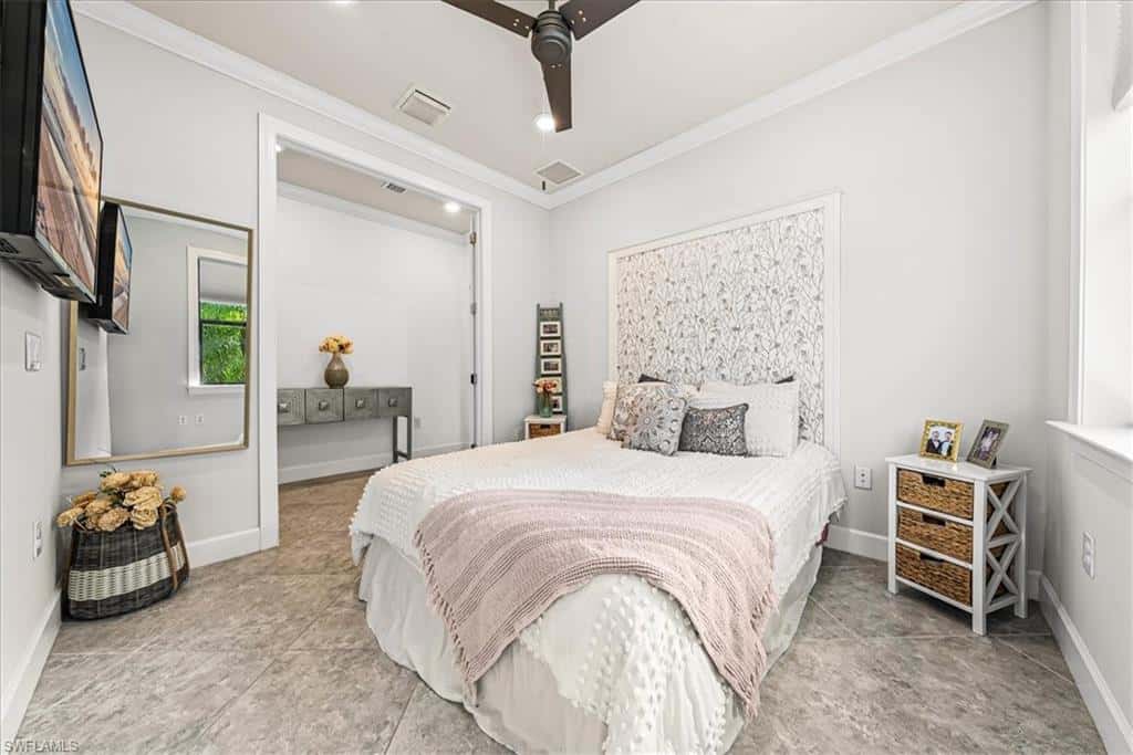 7670 Jacaranda Ln, Naples, photo 22