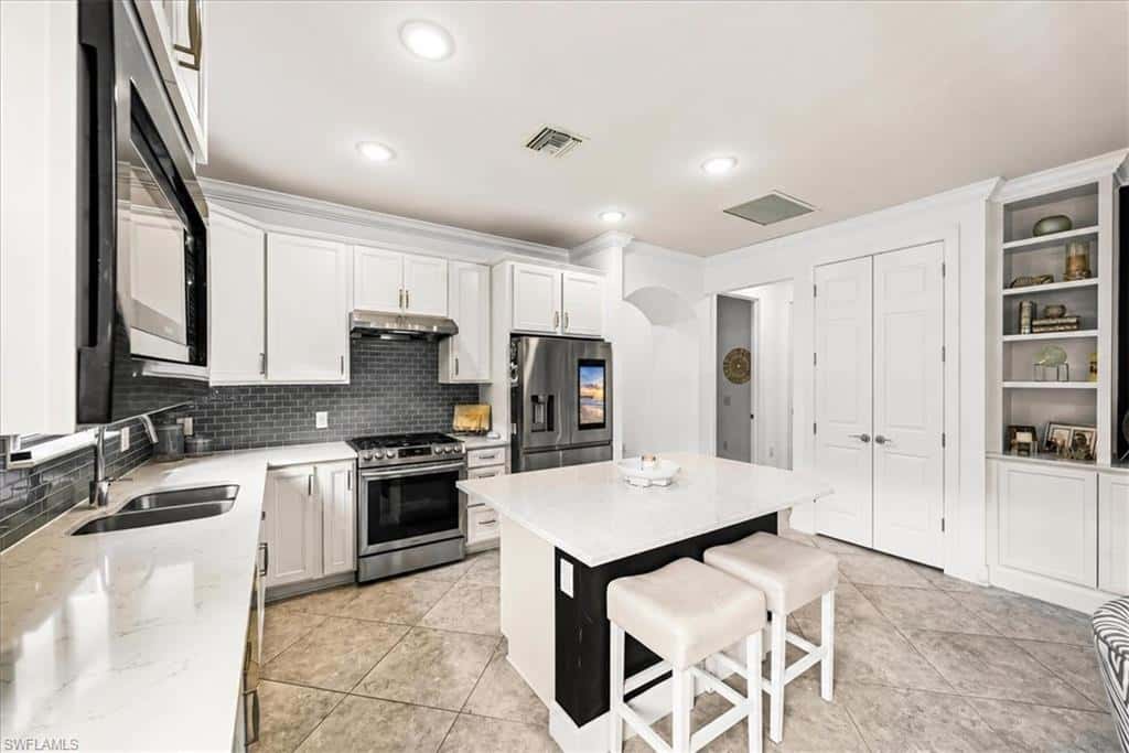 7670 Jacaranda Ln, Naples, photo 10