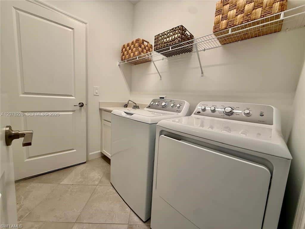 9291 Aqua Overlook Ct, Lehigh Acres, photo 6