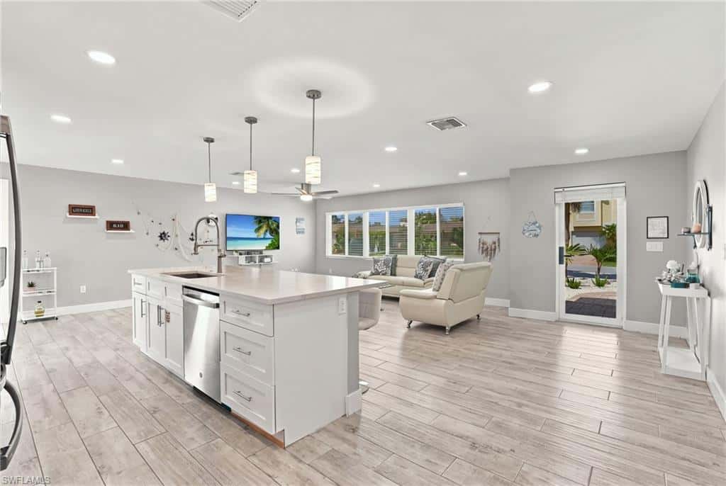 310 Madison Ct, Fort Myers Beach, photo 13