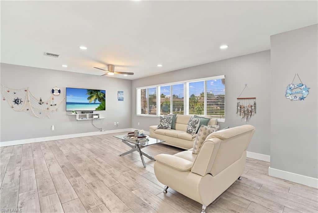 310 Madison Ct, Fort Myers Beach, photo 9