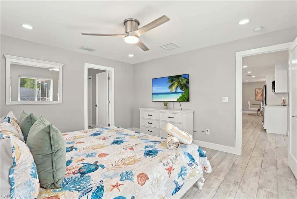 310 Madison Ct, Fort Myers Beach, photo 18