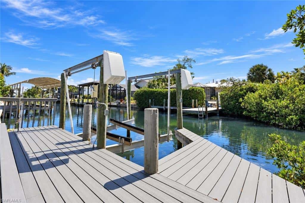 310 Madison Ct, Fort Myers Beach, photo 4