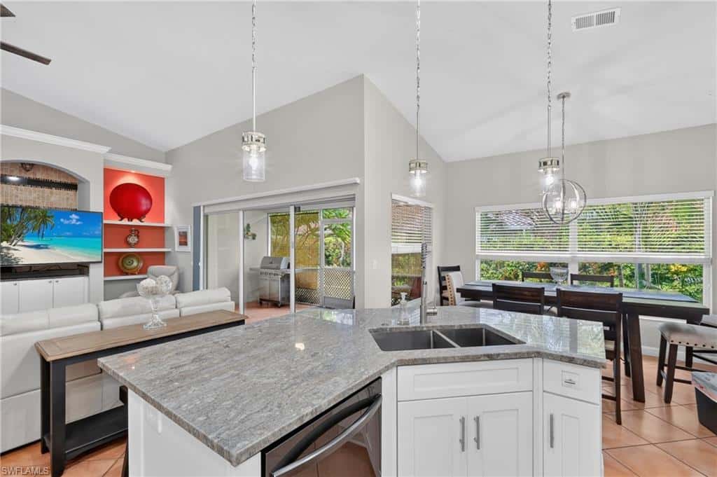 11180 La Coruna Ln, Bonita Springs, photo 10