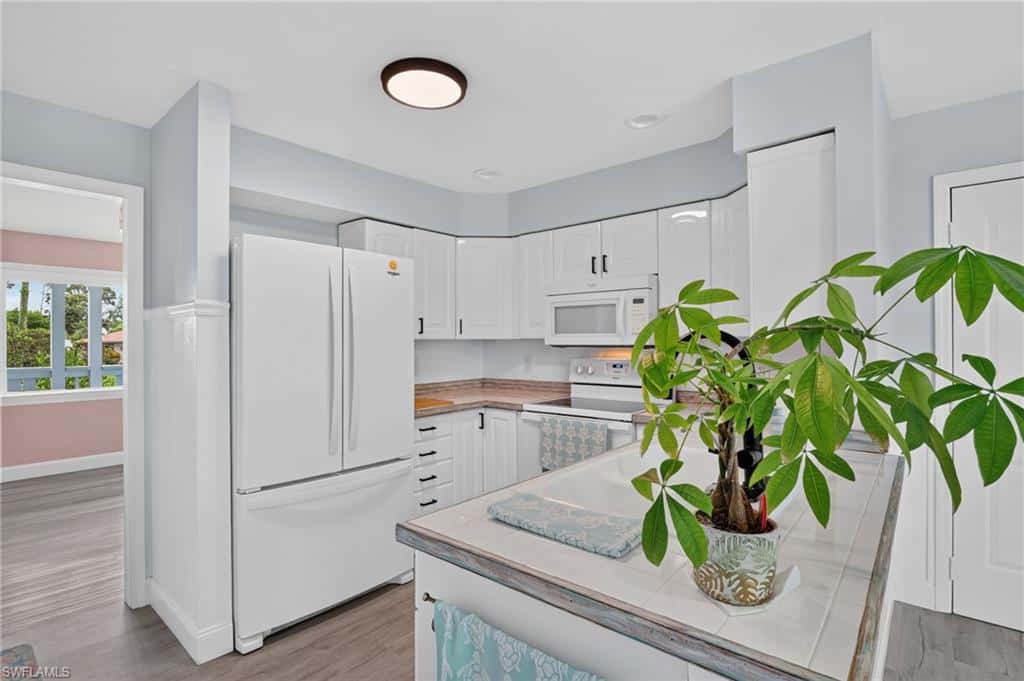 20520 Pine Tree Ln, Estero, photo 14