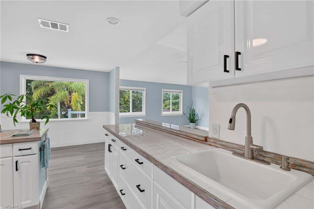 20520 Pine Tree Ln, Estero, photo 11