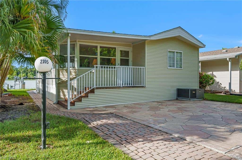 2105 Crystal Lake Dr, Naples, photo 6