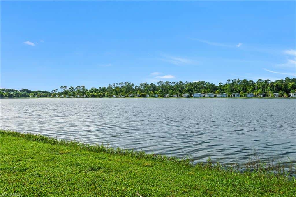 2105 Crystal Lake Dr, Naples, photo 5