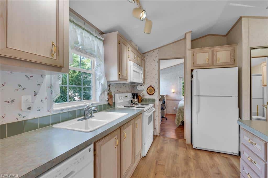 2105 Crystal Lake Dr, Naples, photo 19