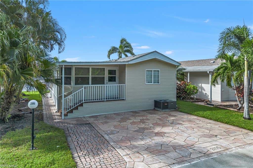 2105 Crystal Lake Dr, Naples, photo 9