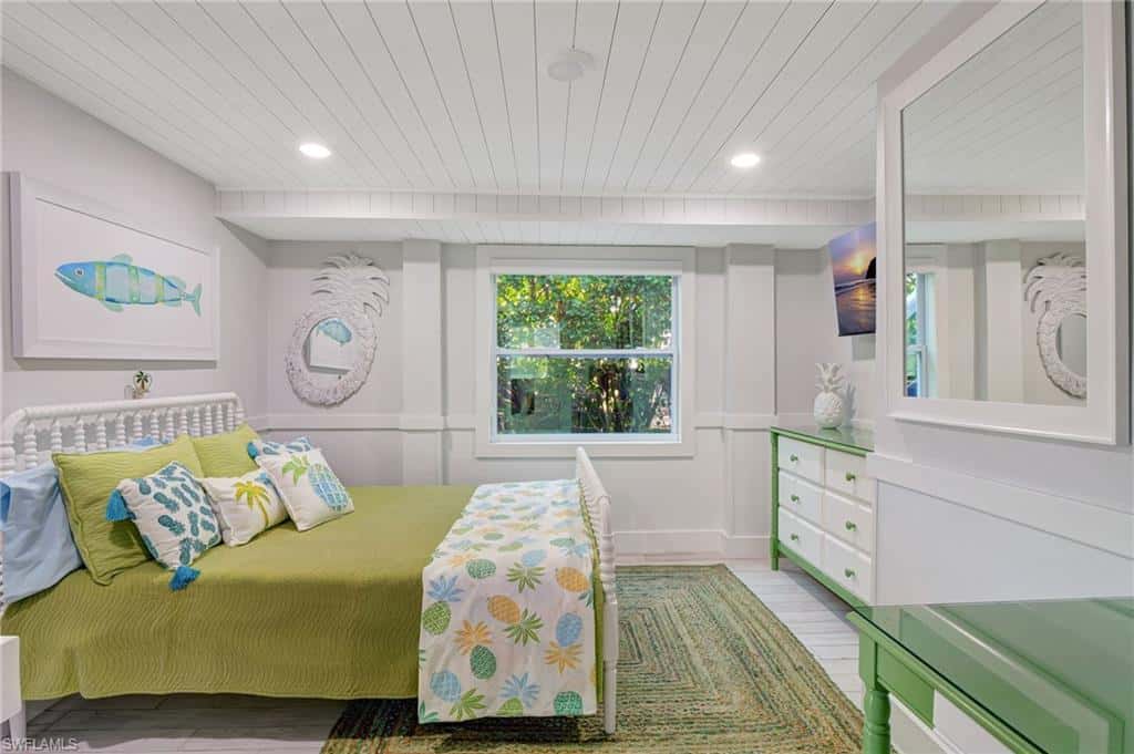 193 Cocohatchee St, Naples, photo 32
