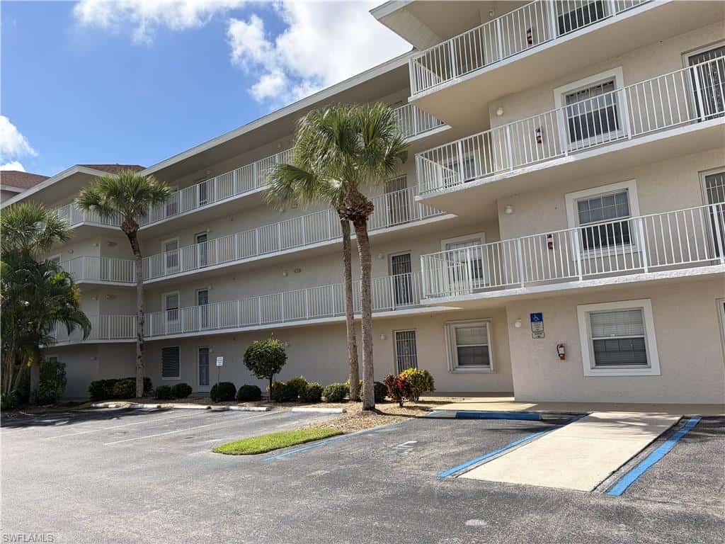 481 Quail Forest Blvd #b207, Naples, photo 5