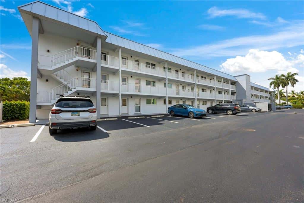 72 7th St #106, Naples, photo 23