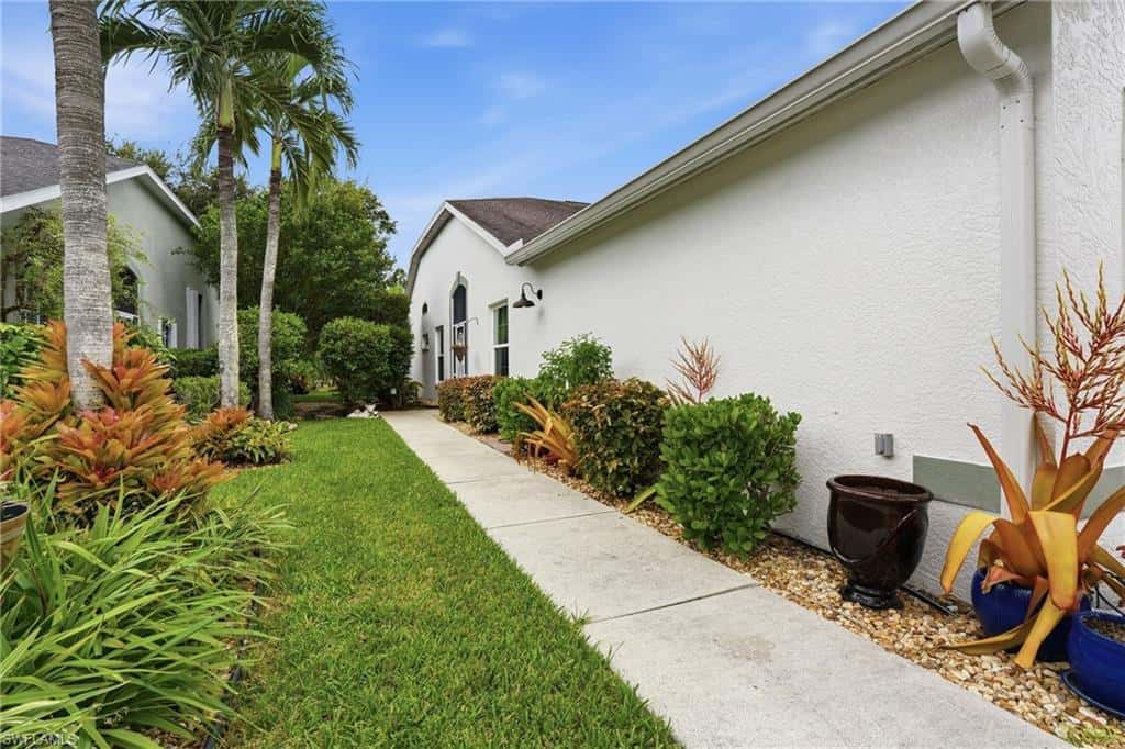 5253 Whitten Dr, Naples, photo 6