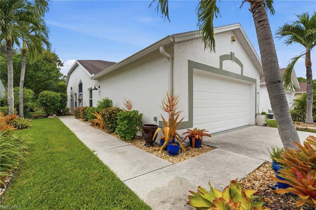5253 Whitten Dr, Naples, photo 5