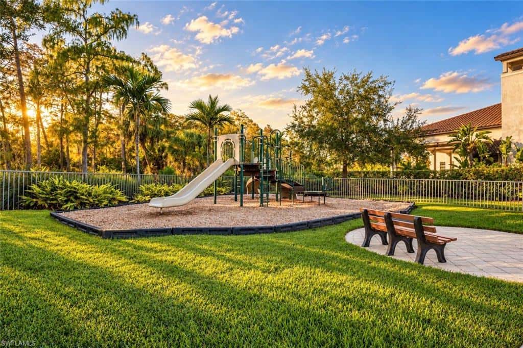 4391 Raffia Palm Cir, Naples, photo 45