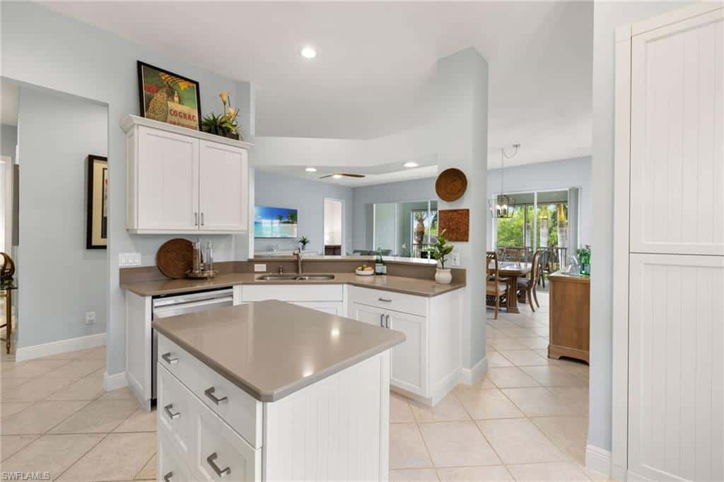 5035 Yacht Harbor Dr #203, Naples, photo 5
