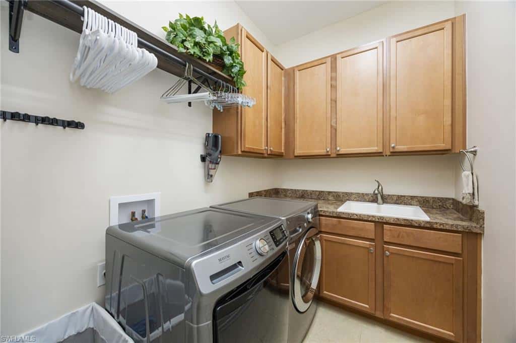 1647 Songbird Ct, Naples, photo 39