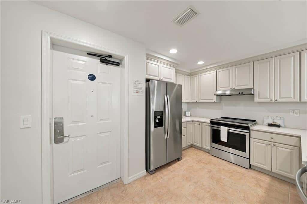 221 9th St #219, Naples, photo 6
