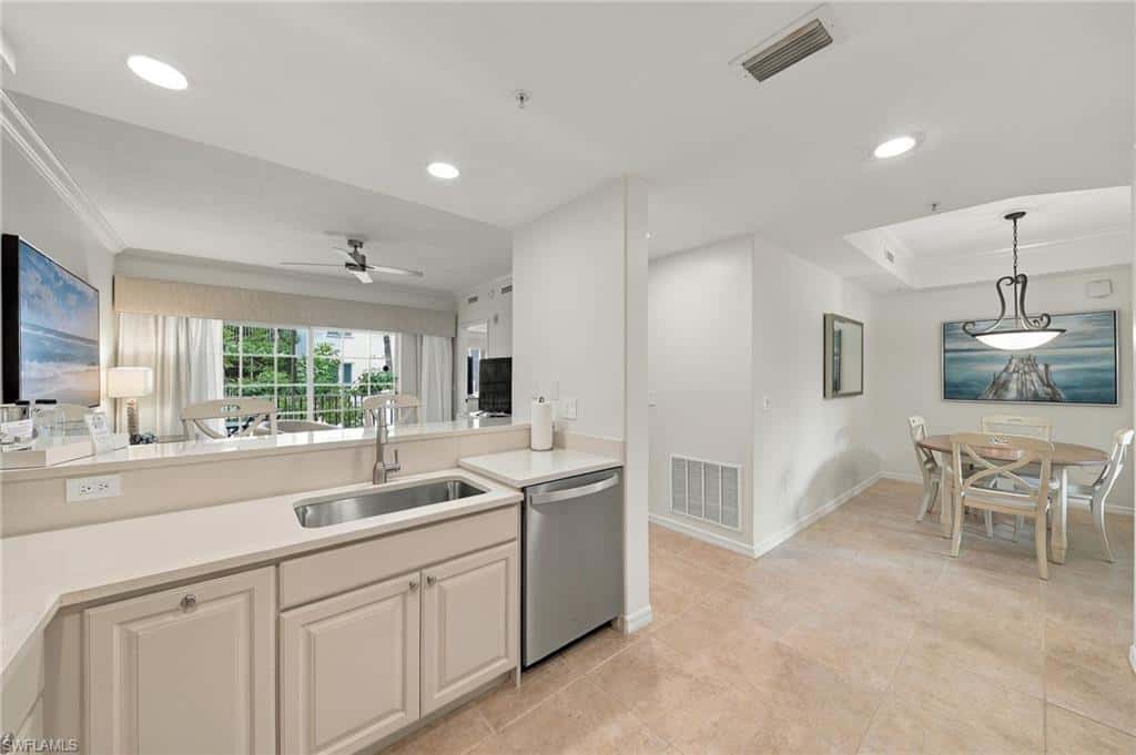 221 9th St #219, Naples, photo 7