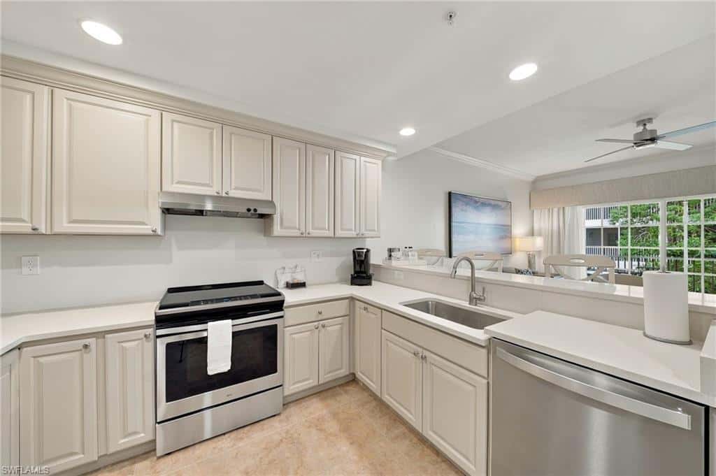 221 9th St #219, Naples, photo 4