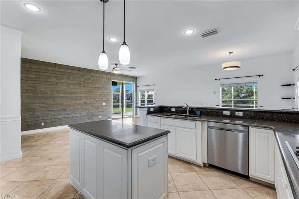 2201 Cape Heather Cir, Cape Coral, photo 10