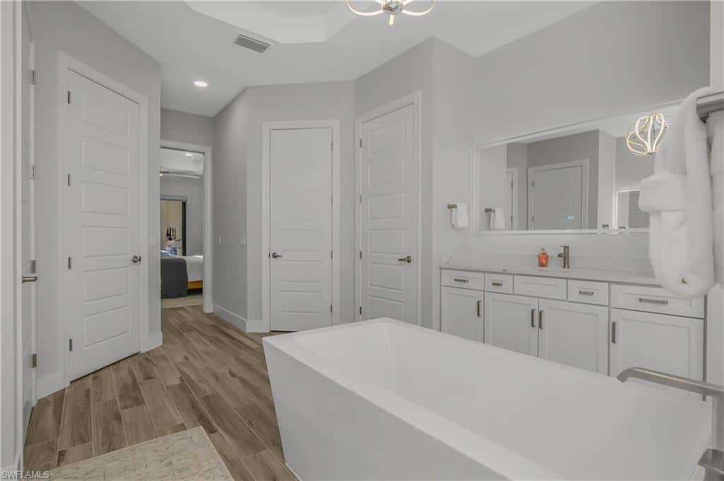 2819 35th Ln, Cape Coral, photo 24