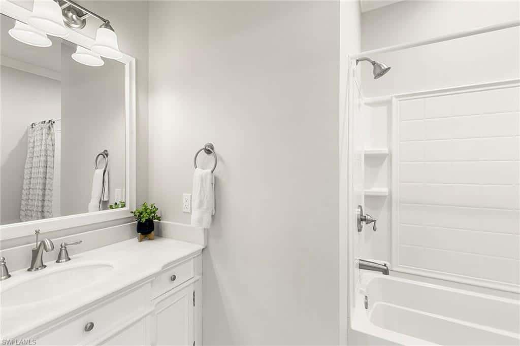 6460 Hidden Oaks Ln, Naples, photo 35