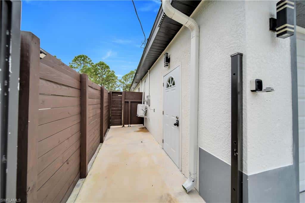 6131 Laurelwood Dr, Fort Myers, photo 29