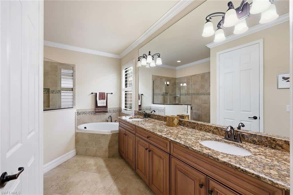 2946 Aviamar Cir, Naples, photo 14