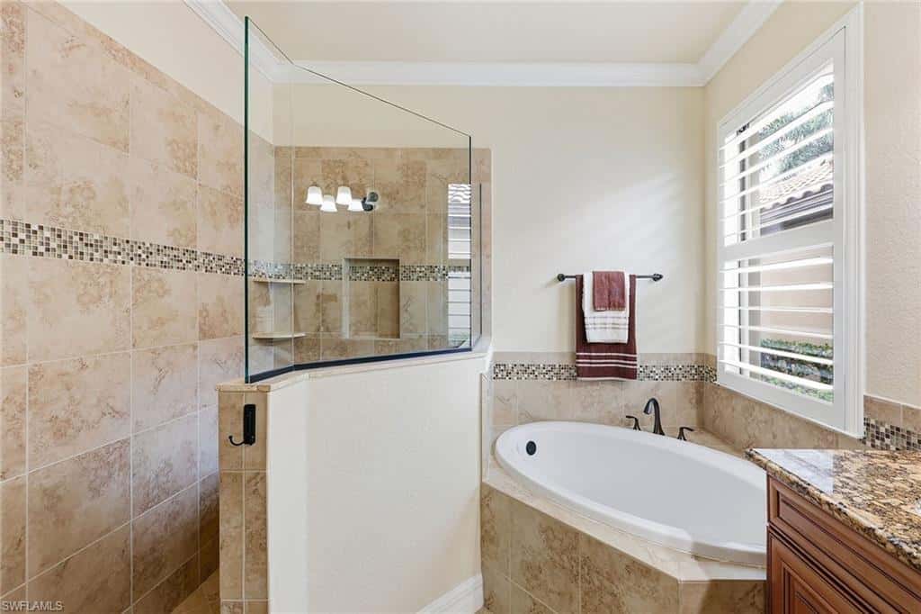 2946 Aviamar Cir, Naples, photo 15
