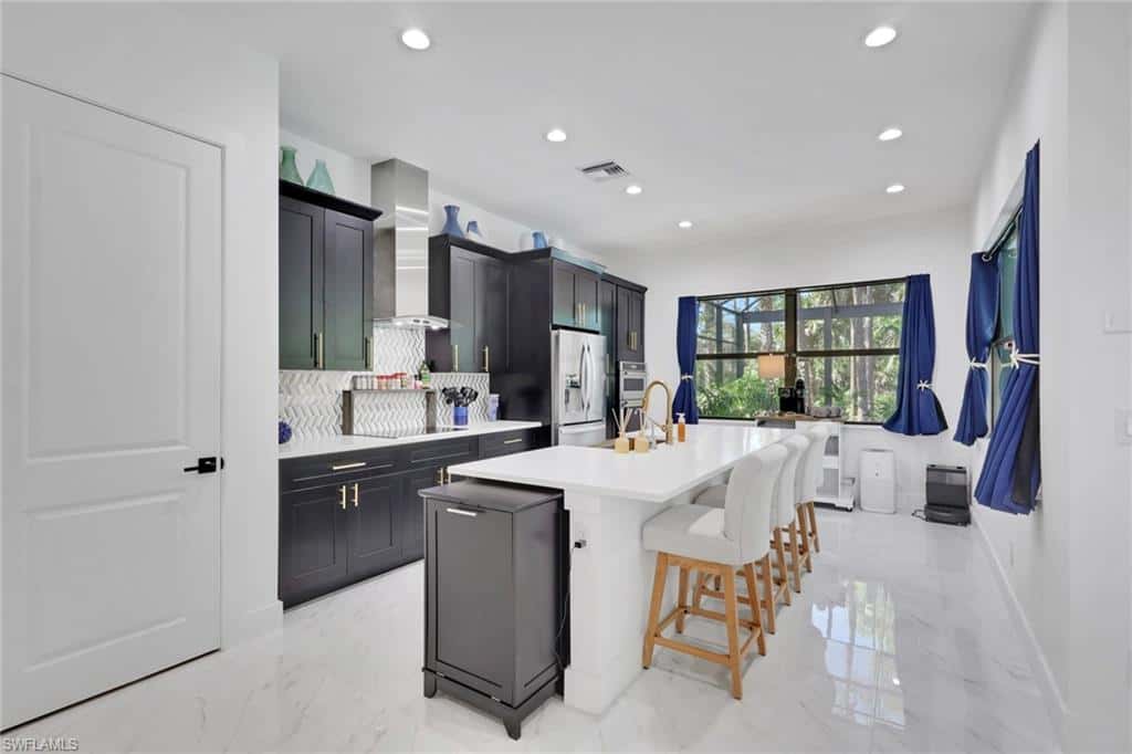 491 9th St, Naples, photo 4
