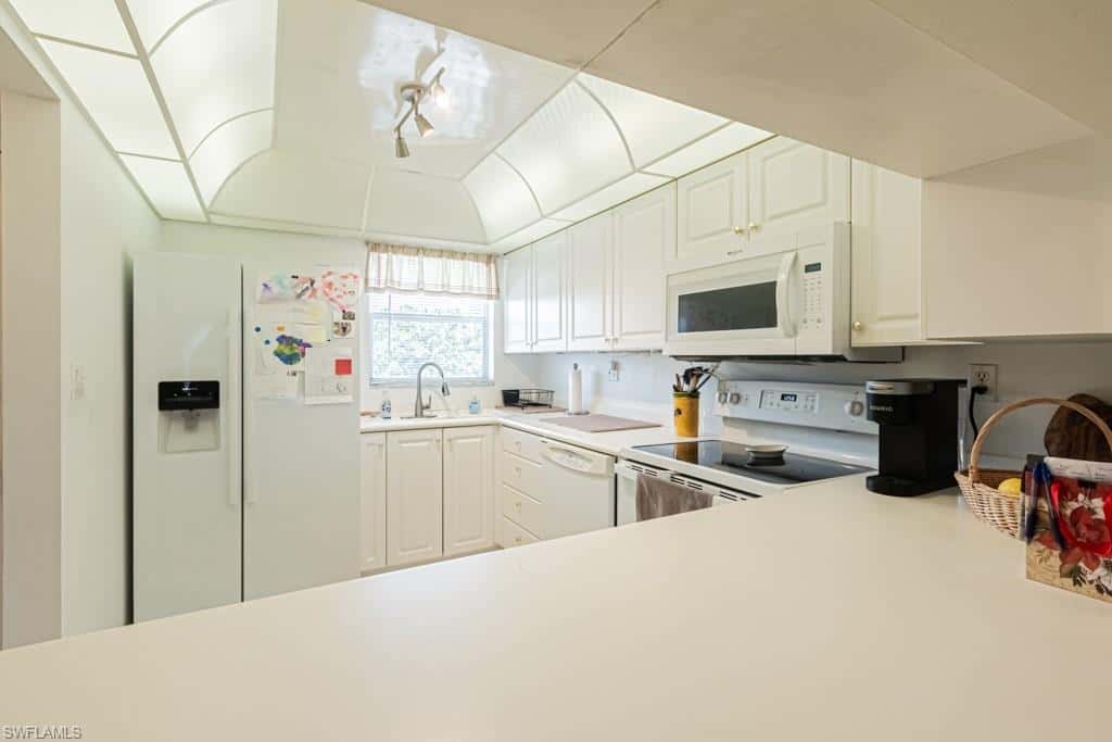 49 High Point Cir #303, Naples, photo 5