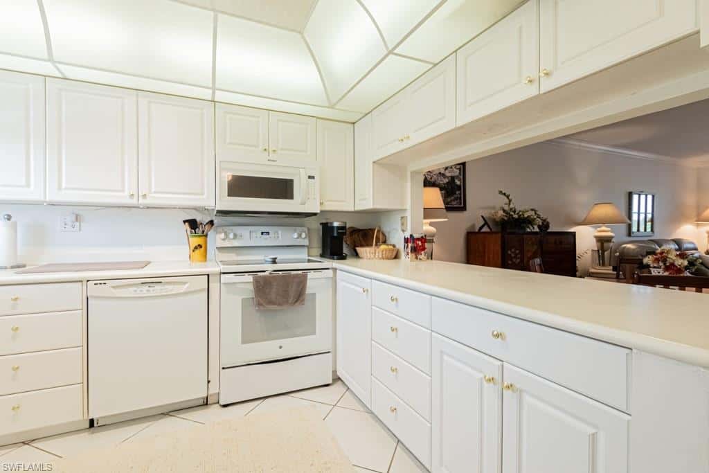 49 High Point Cir #303, Naples, photo 4