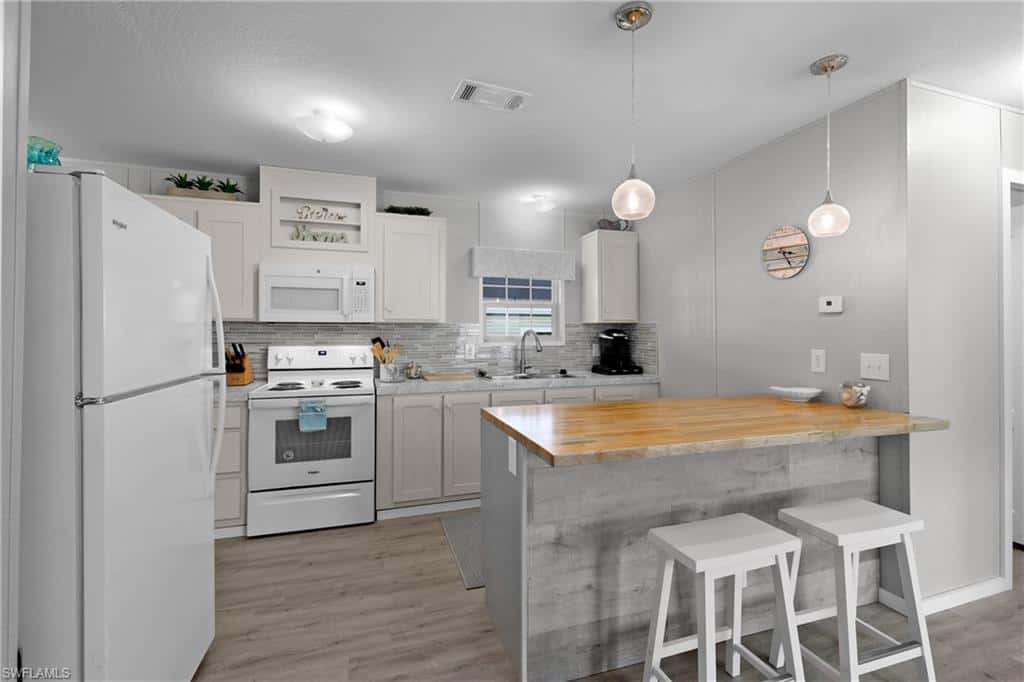 1747 Beverly Dr, Naples, photo 4