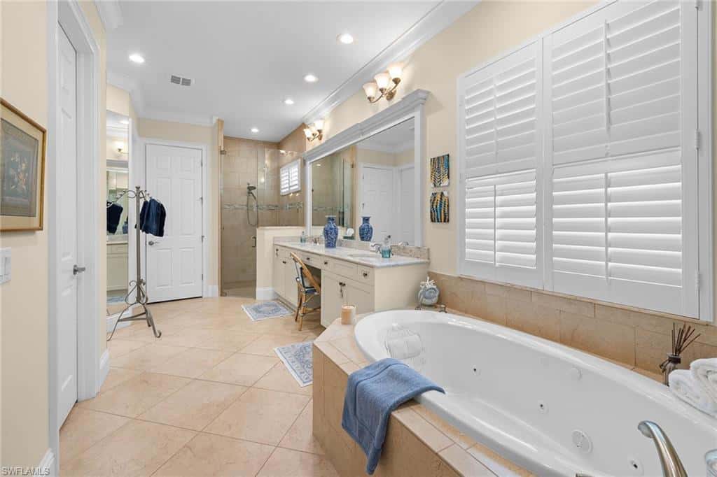 12388 Wisteria Dr, Naples, photo 27