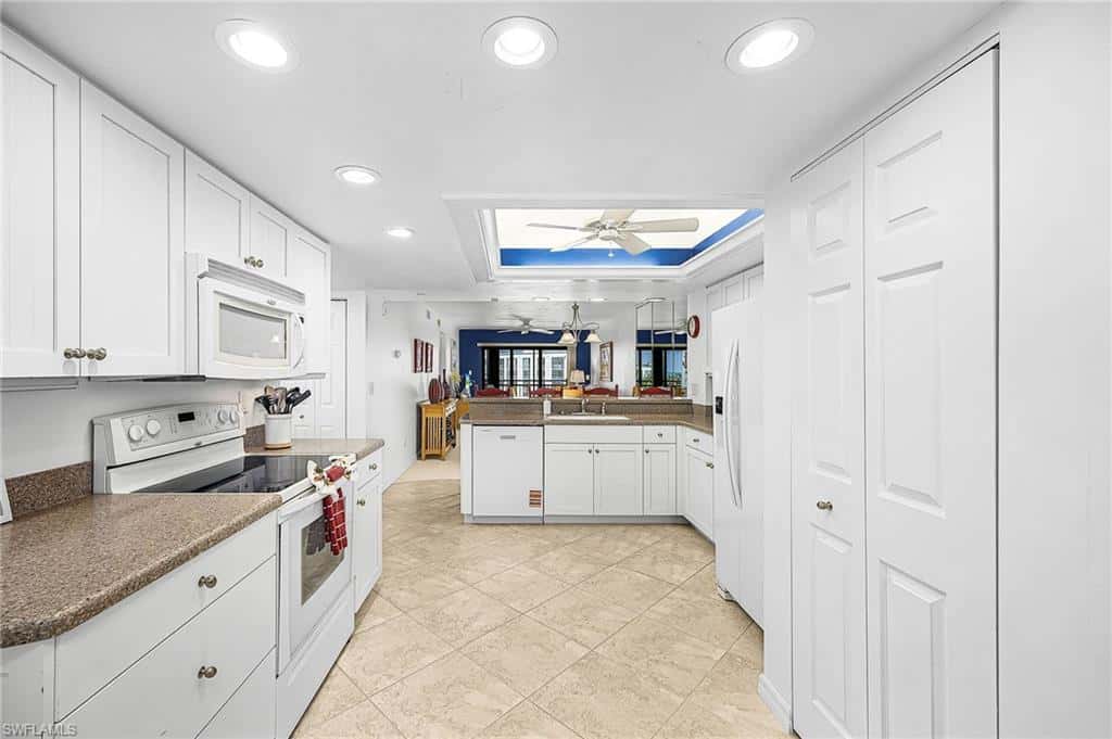 4265 Bay Beach Ln #522, Fort Myers Beach, photo 5