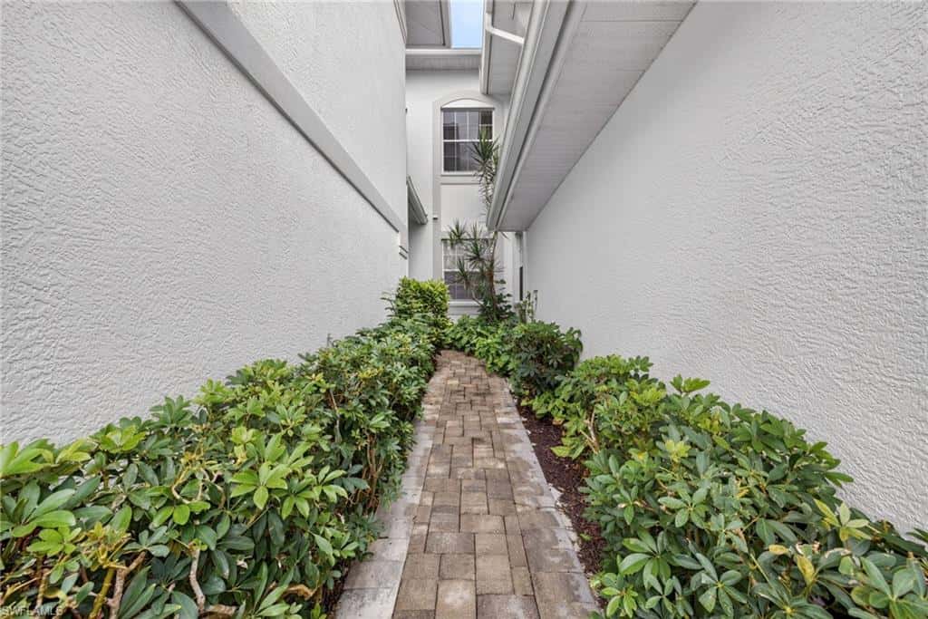 5040 Yacht Harbor Cir #102, Naples, photo 6