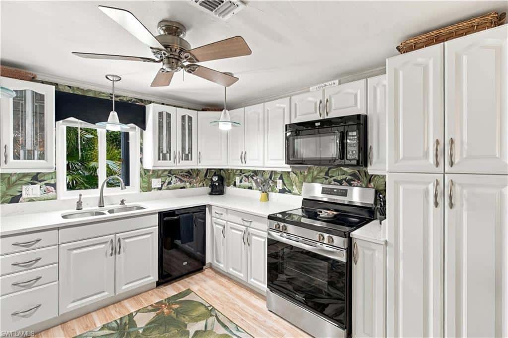 542 Charlemagne Blvd, Naples, photo 6