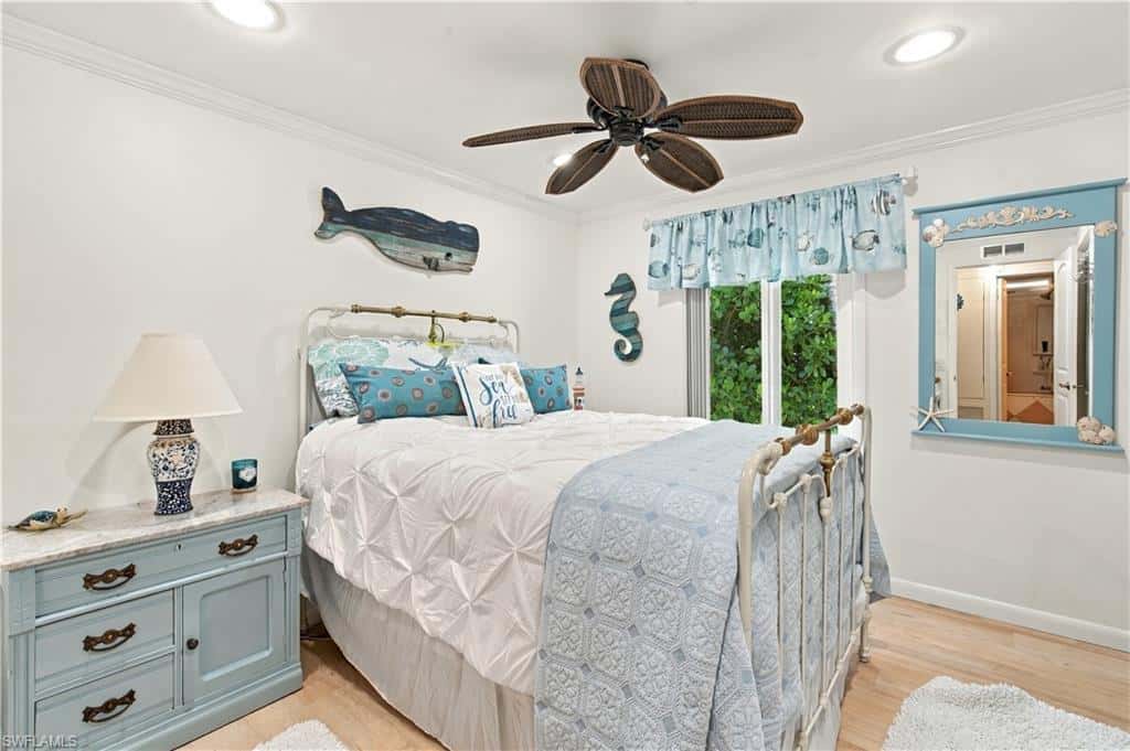 542 Charlemagne Blvd, Naples, photo 4