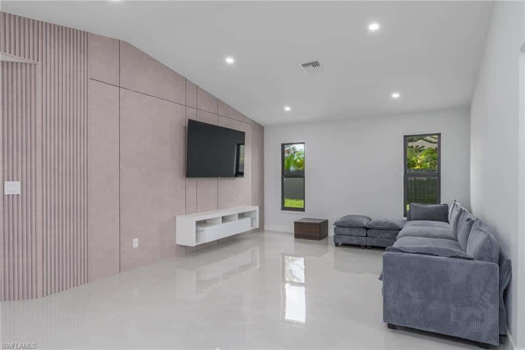 233 11th Ter, Cape Coral, photo 12