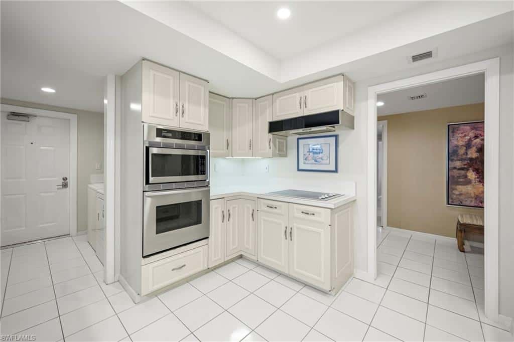 6075 Pelican Bay Blvd #201, Naples, photo 9