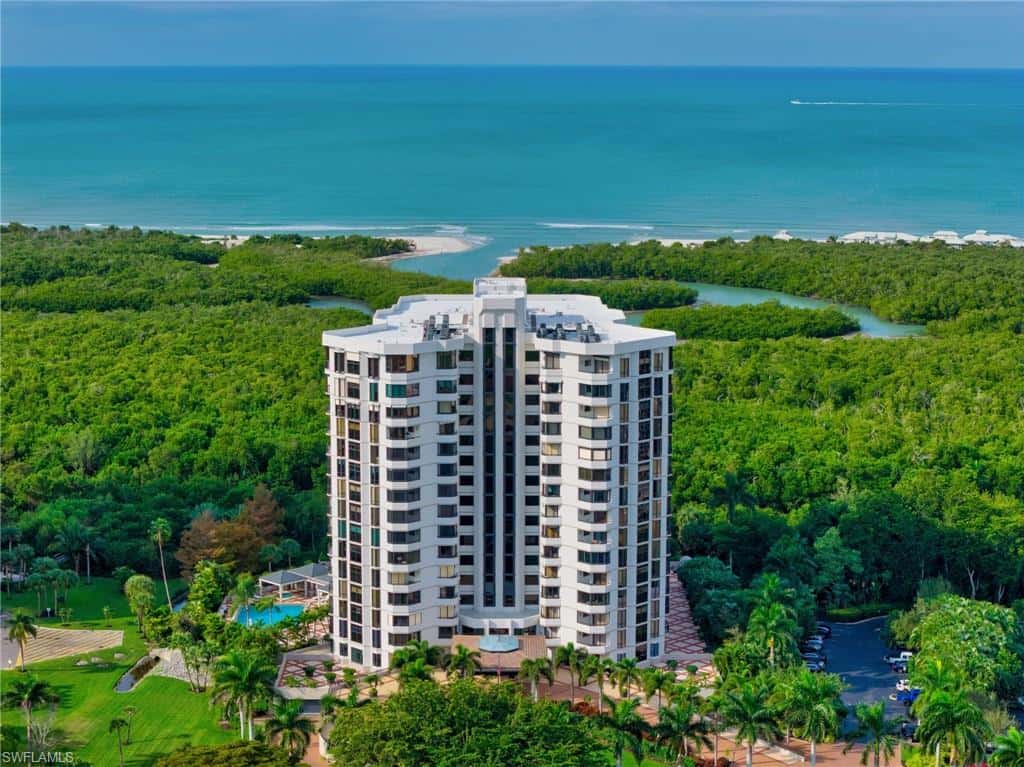 6075 Pelican Bay Blvd #303, Naples, photo 4