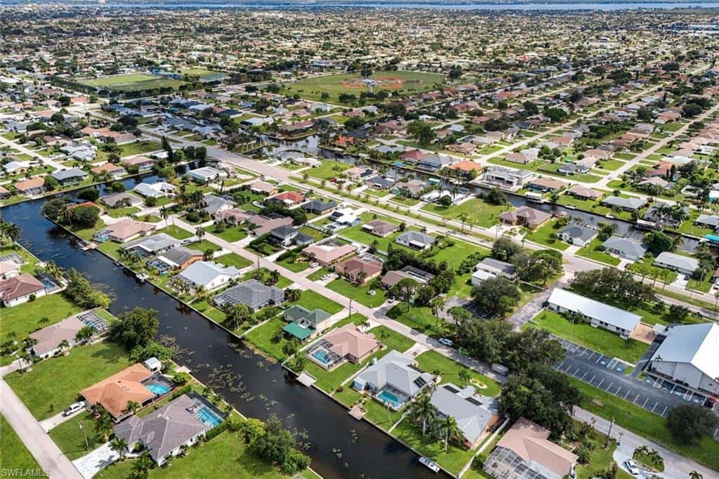615 39th Ter, Cape Coral, photo 36